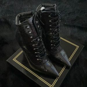 Brand New - WMNS - Blk Snakeskin Lace-Up Booties